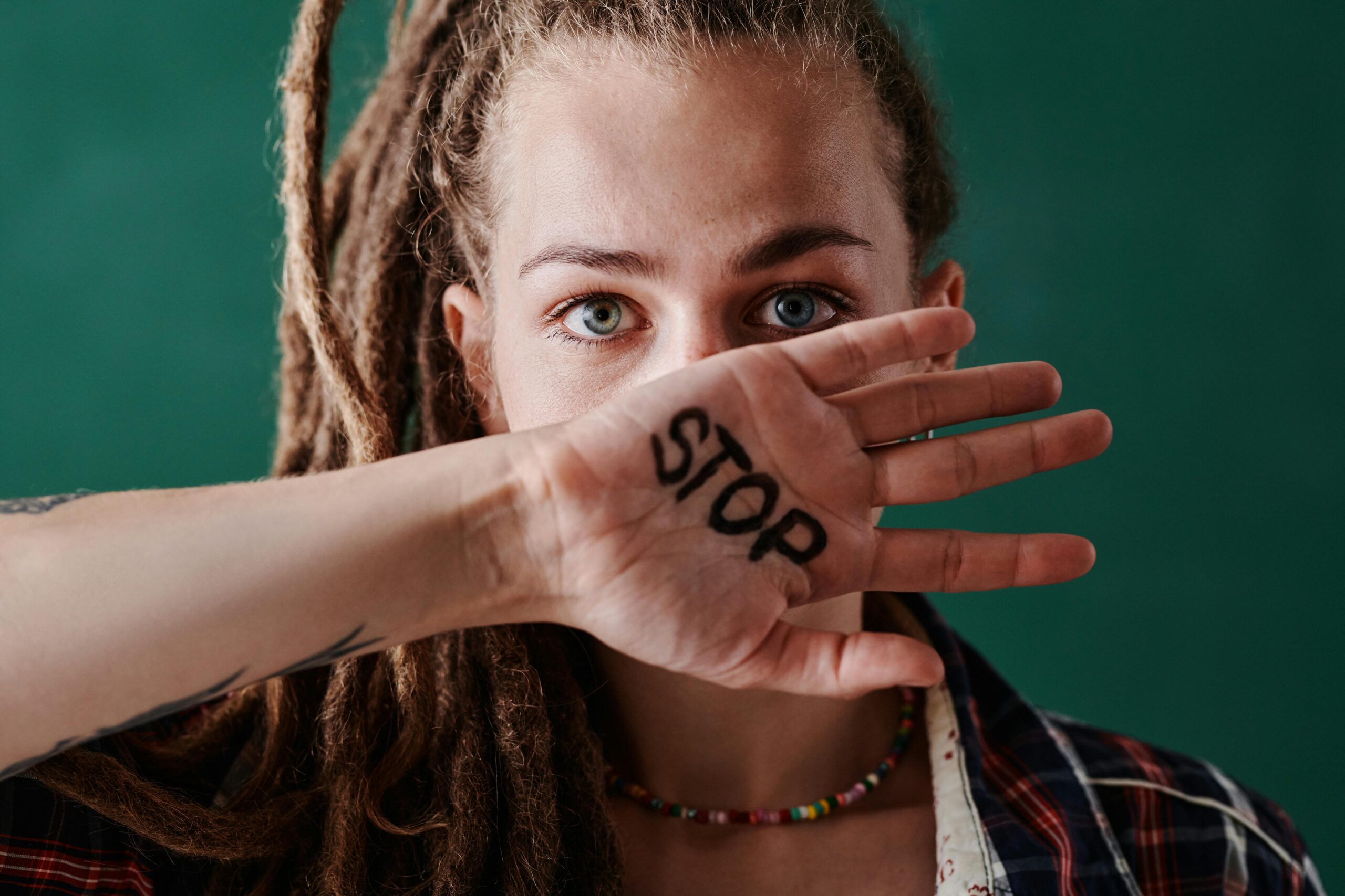 You are currently viewing 6 raisons qui empêchent tes dreadlocks de pousser